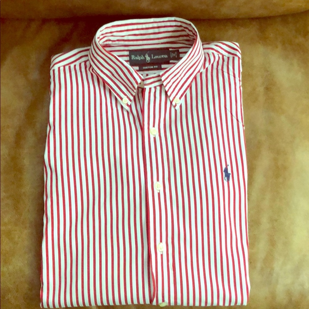Men’s red and white striped shirt.